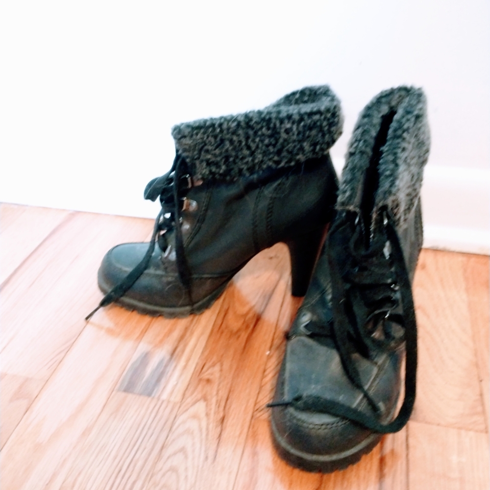 Ankle boots with heel and fur around the ankle.  Minor wear at the heel inside t
